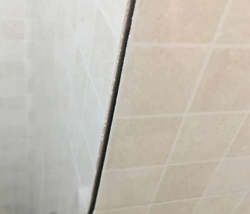 安吉瓷砖空鼓维修公司分享阳台瓷砖脱落的修复过程可以分为以下几个步骤